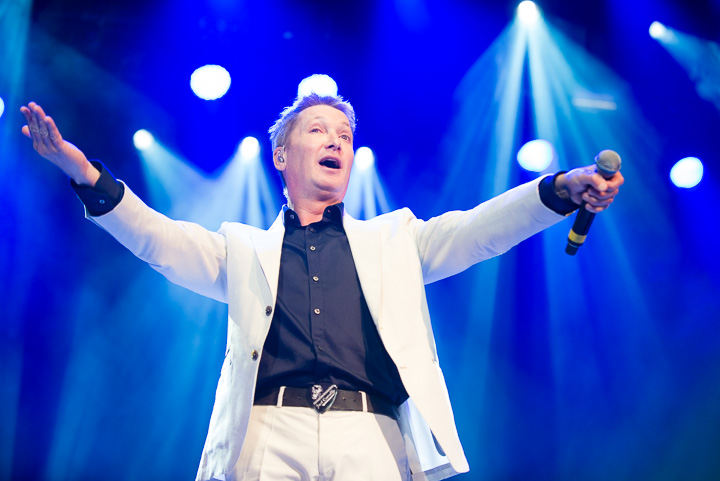 Bart Kaëll @ Summer Swing, picture 30, photographed by Dimitri Vanlommel - FrontView Magazine
