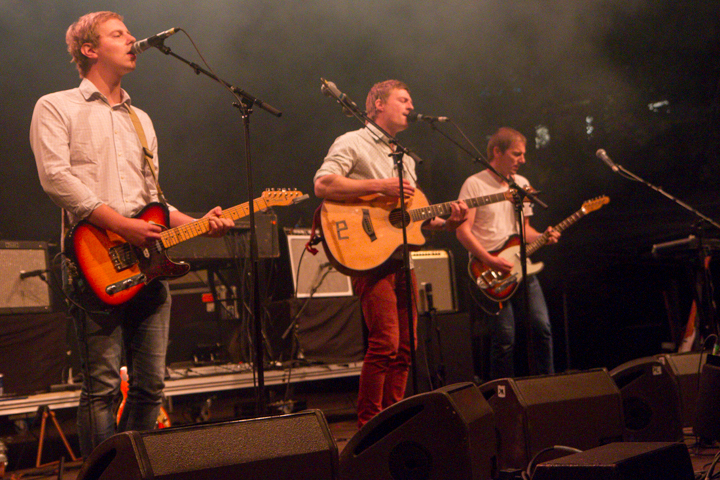 Girls in Hawaii @ Openluchttheater Rivierenhof, picture 11, photographed by FrontView Magazine