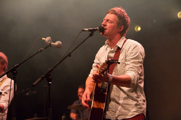 Girls in Hawaii @ Openluchttheater Rivierenhof, picture 15, photographed by FrontView Magazine