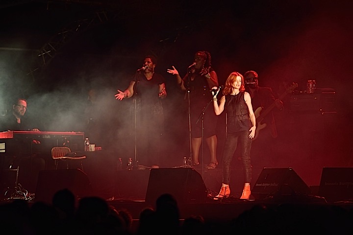 Axelle Red @ Brussels Summer Festival, picture 8, photographed by Wim Patry - FrontView Magazine