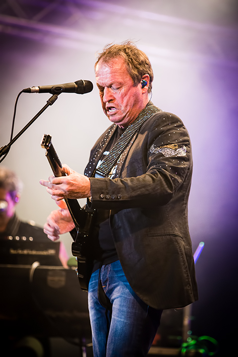 Level 42 @ Nostalgie Beach Festival 2014, picture 20, photographed by Elke Briers - FrontView Magazine
