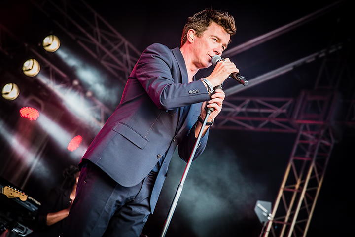 Rick Astley @ Nostalgie Beach Festival 2014, foto 17, foto's door Elke Briers - FrontView Magazine