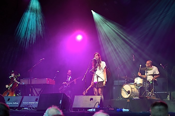 Clare Louise @ Brussels Summer Festival, picture 9, photographed by Wim Patry - FrontView Magazine