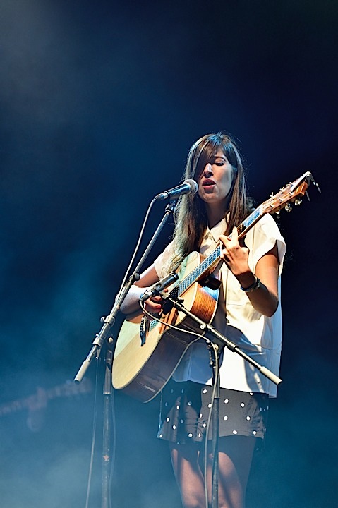 Clare Louise @ Brussels Summer Festival, picture 15, photographed by Wim Patry - FrontView Magazine