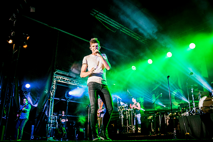 Clouseau @ Stadsfestival Ieper, picture 7, photographed by Elke Briers - FrontView Magazine