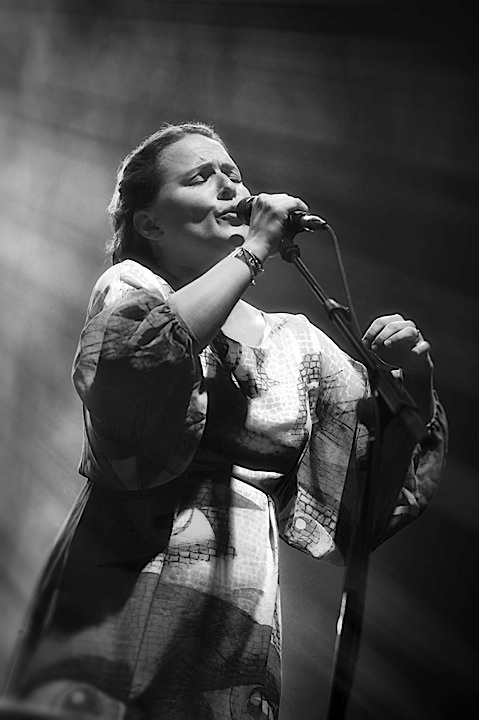 Emiliana Torrini @ Brussels Summer Festival, picture 9, photographed by Wim Patry - FrontView Magazine