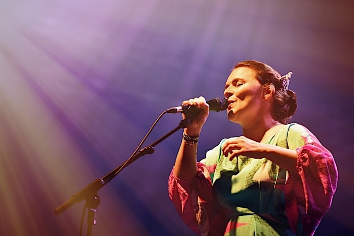 Emiliana Torrini @ Brussels Summer Festival, picture 11, photographed by Wim Patry - FrontView Magazine