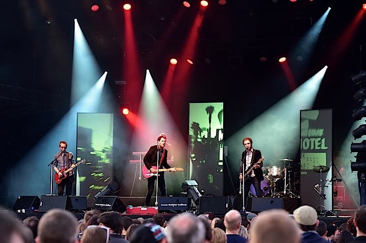 MLCD @ Brussels Summer Festival, picture 28, photographed by Wim Patry - FrontView Magazine
