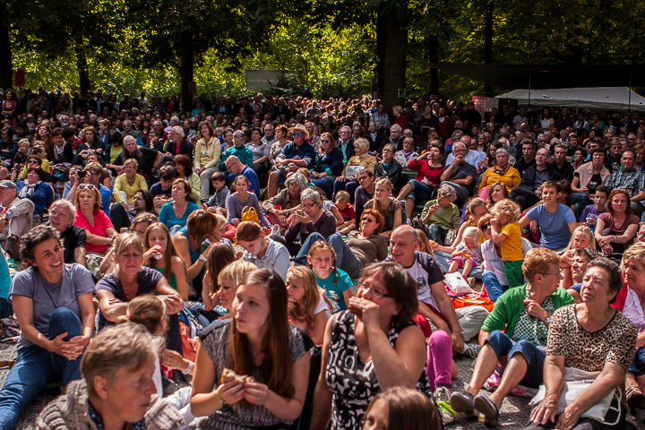 Boterhammen in het Park - Dag 5 - Raymond Van Het Groenewoud @ Warandepark, picture 11, photographed by Alex Wyckmans - FrontView Magazine