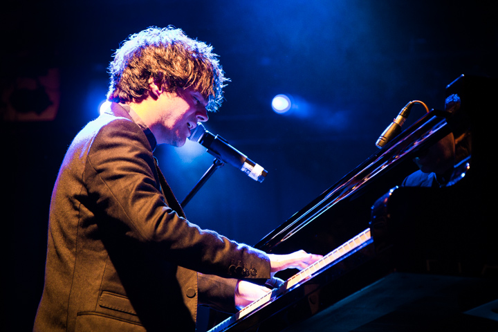 Jamie Cullum @ Rivierenhof, picture 8, photographed by Tom Stessens - FrontView Magazine