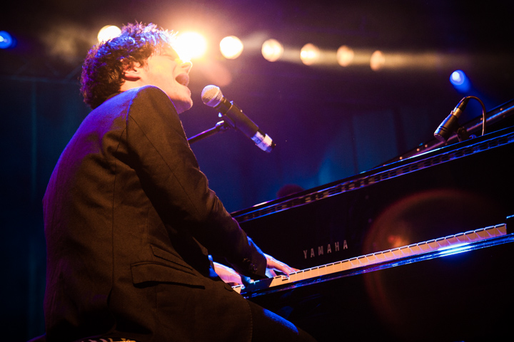 Jamie Cullum @ Rivierenhof, picture 13, photographed by Tom Stessens - FrontView Magazine
