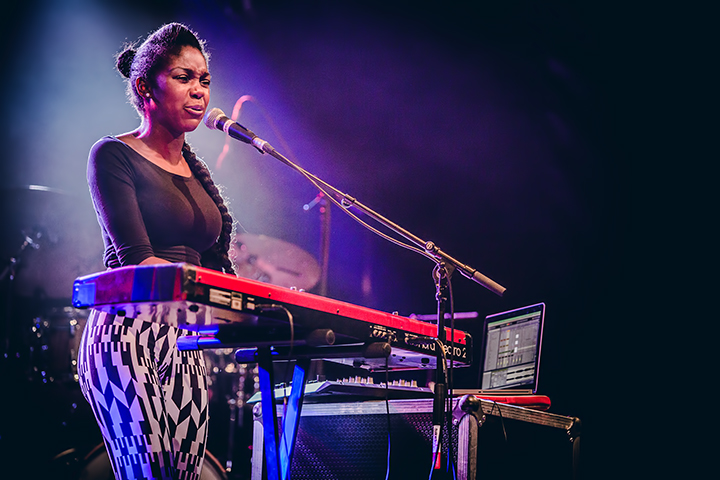 Billie Kawende @ Maanrock 2014, picture 2, photographed by Elke Briers - FrontView Magazine