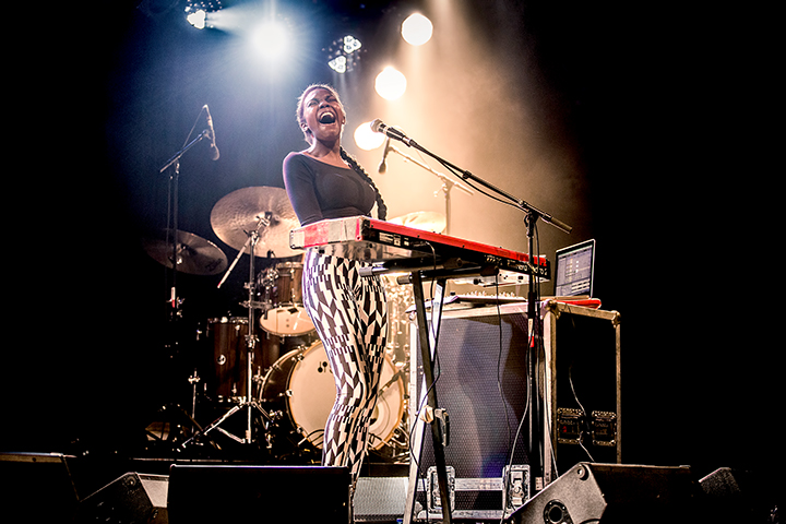 Billie Kawende @ Maanrock 2014, picture 4, photographed by Elke Briers - FrontView Magazine