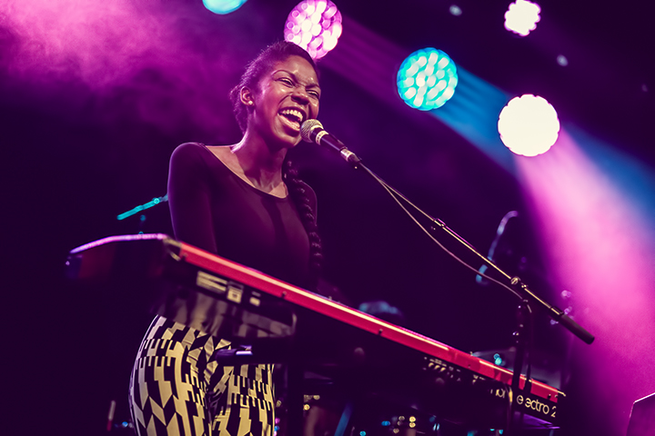 Billie Kawende @ Maanrock 2014, picture 7, photographed by Elke Briers - FrontView Magazine