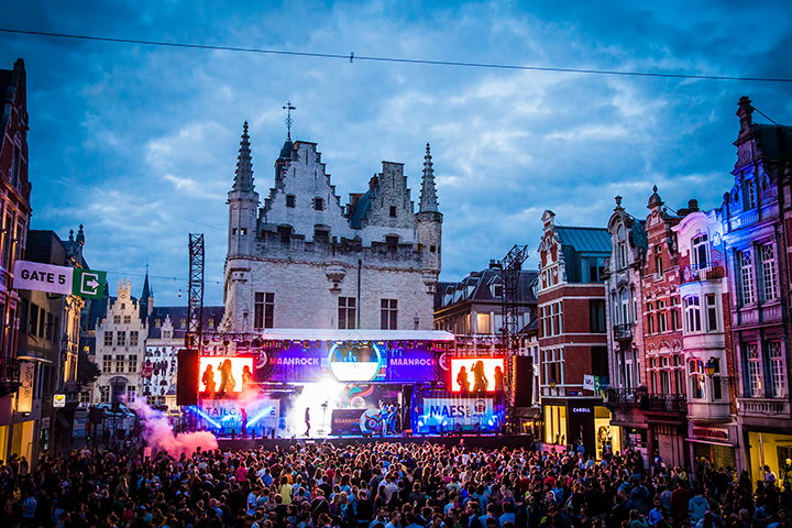 Feest podium - dag 1 @ Maanrock 2014, foto 7, foto's door Elke Briers - FrontView Magazine