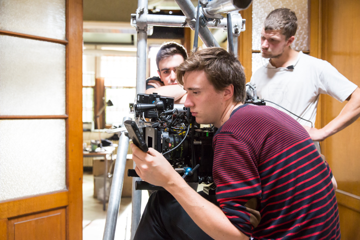 Setbezoek verfilming: "Black" @ Colignonplein Schaarbeek, foto 43, foto's door Guy Danneels - FrontView Magazine