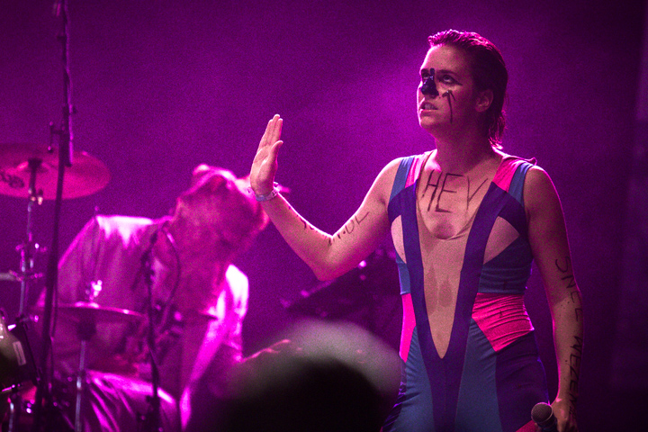 Kenji Minogue @ Crammerock 2014, picture 7, photographed by Tom Stessens - FrontView Magazine