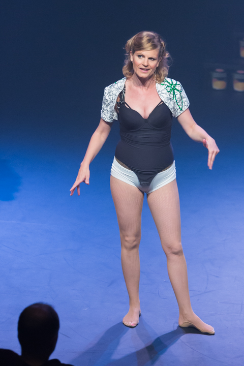 Nele Goossens: " 't Zal wel zijn " @ Fakkelteater, picture 2, photographed by Guy Danneels - FrontView Magazine