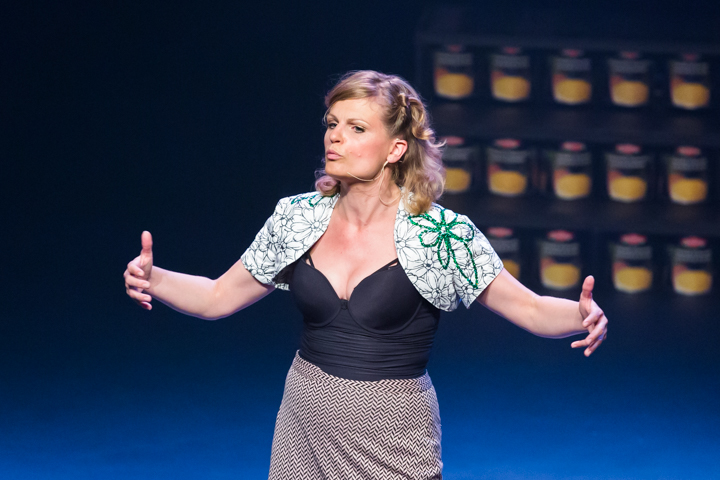 Nele Goossens: " 't Zal wel zijn " @ Fakkelteater, picture 12, photographed by Guy Danneels - FrontView Magazine