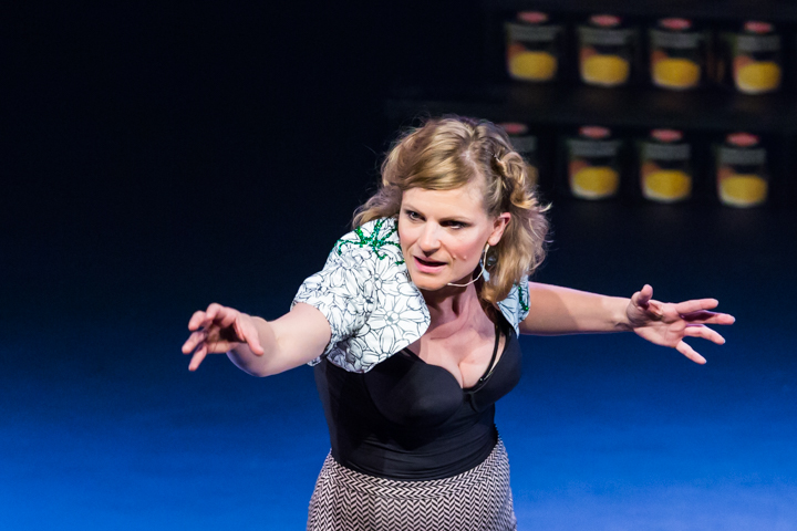 Nele Goossens: " 't Zal wel zijn " @ Fakkelteater, picture 17, photographed by Guy Danneels - FrontView Magazine