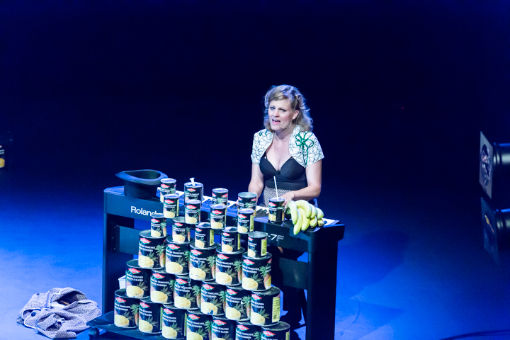 Nele Goossens: " 't Zal wel zijn " @ Fakkelteater, picture 21, photographed by Guy Danneels - FrontView Magazine