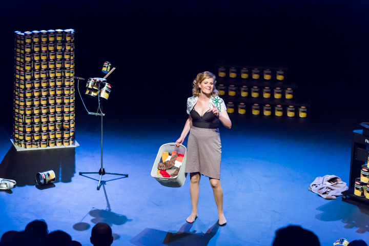 Nele Goossens: " 't Zal wel zijn " @ Fakkelteater, picture 36, photographed by Guy Danneels - FrontView Magazine