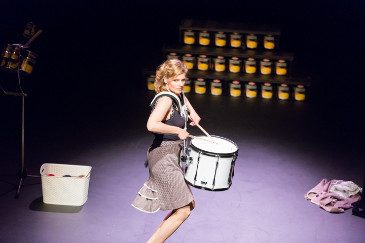 Nele Goossens: " 't Zal wel zijn " @ Fakkelteater, picture 46, photographed by Guy Danneels - FrontView Magazine