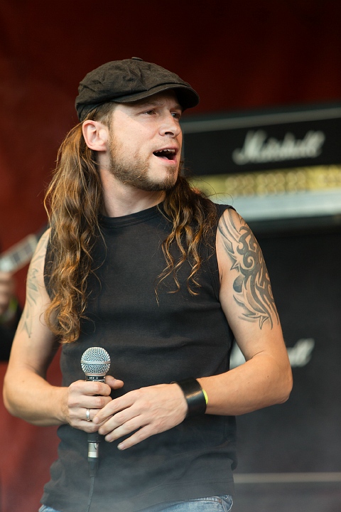 Iese Daase @ OlensFest 2014, picture 2, photographed by Edwin Houdevelt - FrontView Magazine
