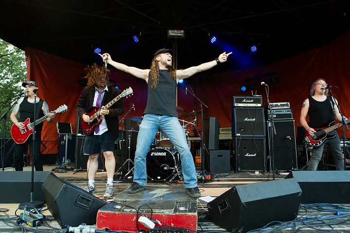 Iese Daase @ OlensFest 2014, picture 9, photographed by Edwin Houdevelt - FrontView Magazine