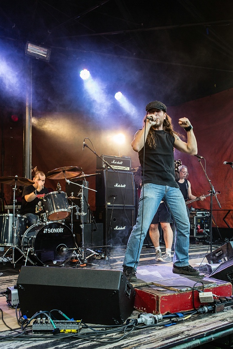 Iese Daase @ OlensFest 2014, picture 16, photographed by Edwin Houdevelt - FrontView Magazine