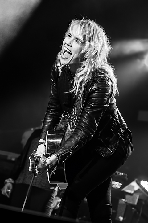 Ilse DeLange @ Parkfestival Coevorden 2014, foto 4, foto's door Elke Briers - FrontView Magazine