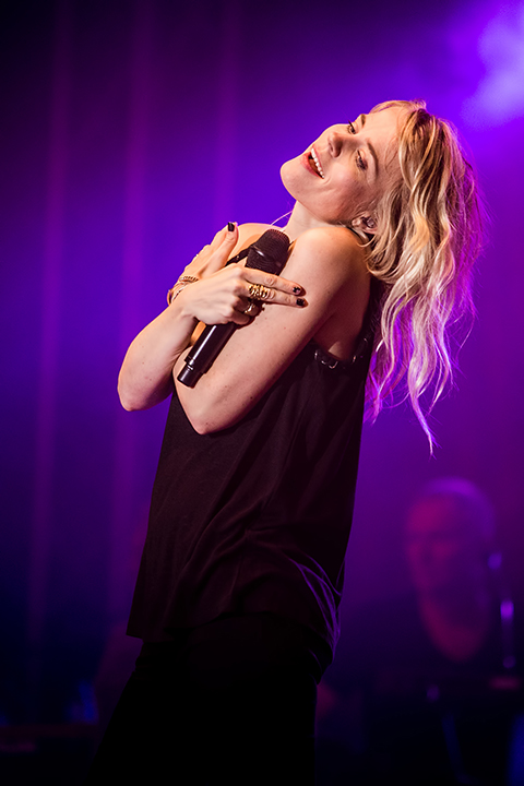 Ilse DeLange @ Parkfestival Coevorden 2014, foto 10, foto's door Elke Briers - FrontView Magazine