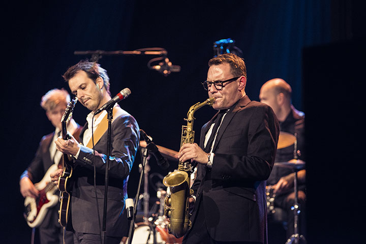 Hans Teeuwen & The Painkillers @ Arenberg, foto 3, foto's door Jef Peeters - FrontView Magazine