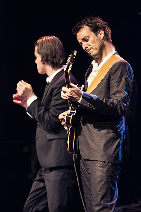 Hans Teeuwen & The Painkillers @ Arenberg, foto 7, foto's door Jef Peeters - FrontView Magazine