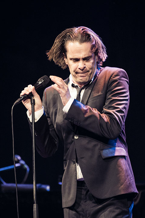 Hans Teeuwen & The Painkillers @ Arenberg, foto 8, foto's door Jef Peeters - FrontView Magazine