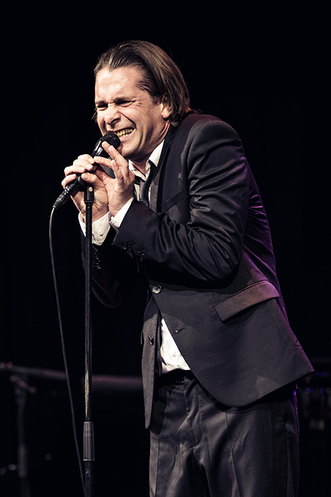 Hans Teeuwen & The Painkillers @ Arenberg, foto 11, foto's door Jef Peeters - FrontView Magazine