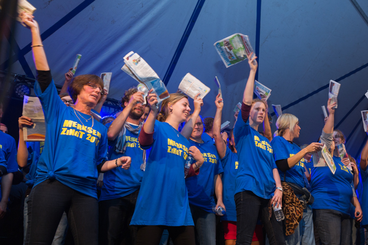 Vlaanderen Zingt 2014 - Sfeerbeelden @ Merksem, picture 5, photographed by Guy Danneels - FrontView Magazine