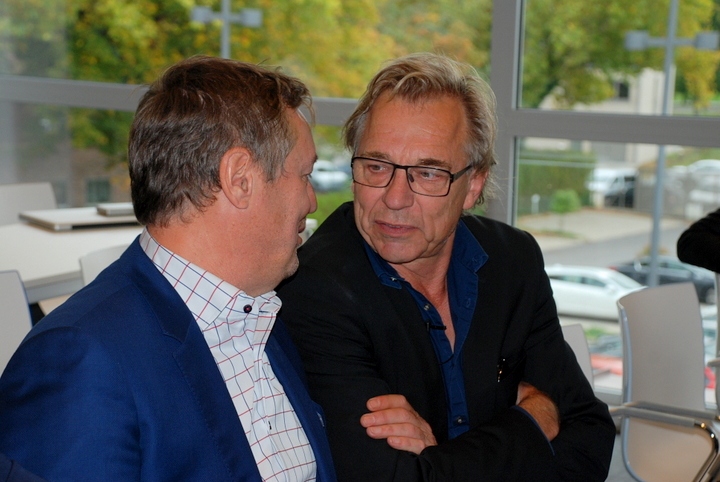 Boekvoorstelling Jan Mulder @ trainingscentrum Anderlecht, picture 2, photographed by Peter Minnebo - FrontView Magazine