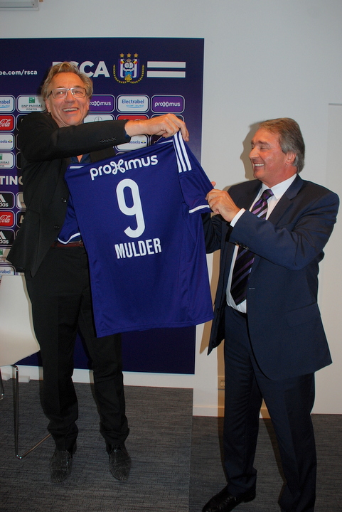 Boekvoorstelling Jan Mulder @ trainingscentrum Anderlecht, picture 3, photographed by Peter Minnebo - FrontView Magazine