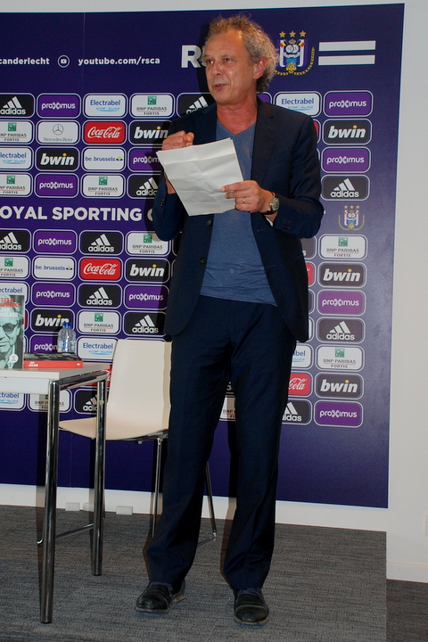 Boekvoorstelling Jan Mulder @ trainingscentrum Anderlecht, picture 5, photographed by Peter Minnebo - FrontView Magazine