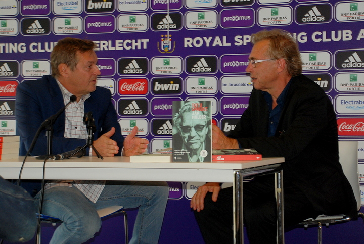 Boekvoorstelling Jan Mulder @ trainingscentrum Anderlecht, picture 6, photographed by Peter Minnebo - FrontView Magazine