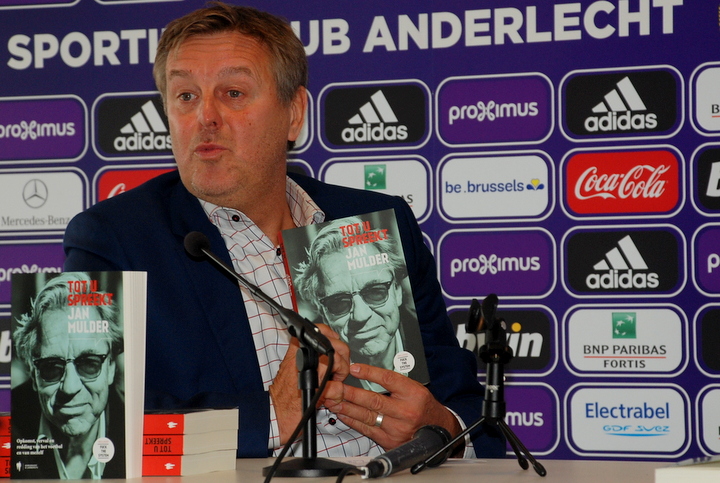 Boekvoorstelling Jan Mulder @ trainingscentrum Anderlecht, picture 8, photographed by Peter Minnebo - FrontView Magazine