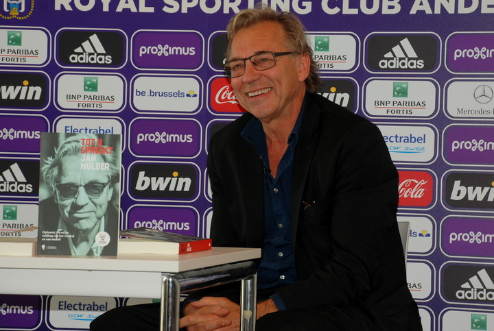 Boekvoorstelling Jan Mulder @ trainingscentrum Anderlecht, picture 10, photographed by Peter Minnebo - FrontView Magazine