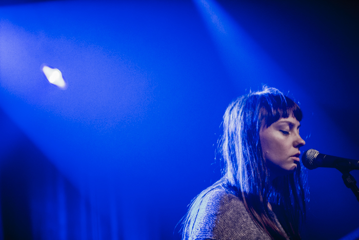 Angel Olsen @ Ab Club, foto 2, foto's door Geert Pieters - FrontView Magazine