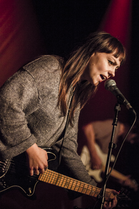 Angel Olsen @ Ab Club, foto 3, foto's door Geert Pieters - FrontView Magazine