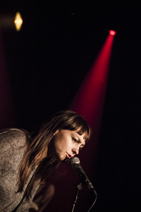 Angel Olsen @ Ab Club, foto 4, foto's door Geert Pieters - FrontView Magazine