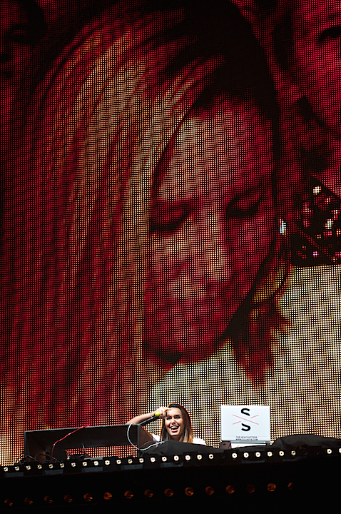DJ Lady S @ Urbanice, picture 4, photographed by James Van Roosbroeck - FrontView Magazine