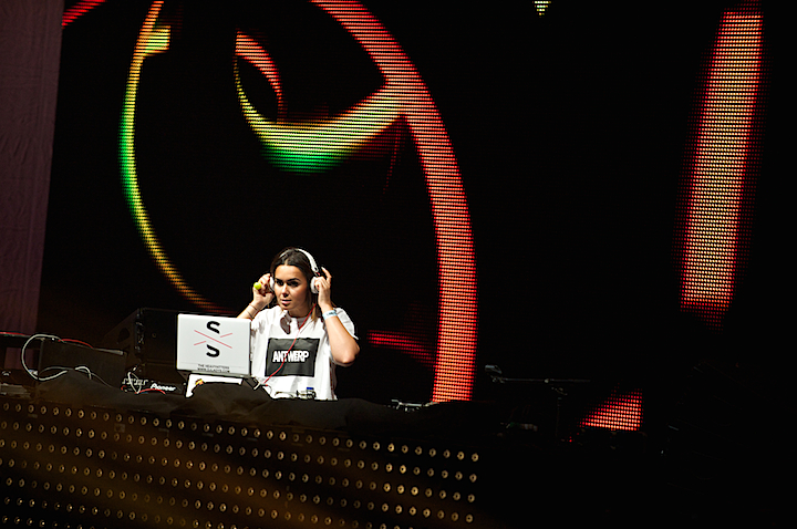 DJ Lady S @ Urbanice, picture 16, photographed by James Van Roosbroeck - FrontView Magazine