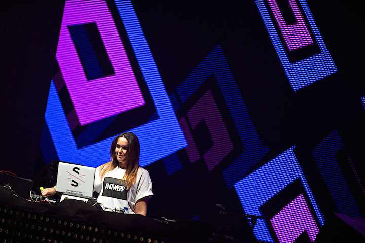 DJ Lady S @ Urbanice, picture 18, photographed by James Van Roosbroeck - FrontView Magazine