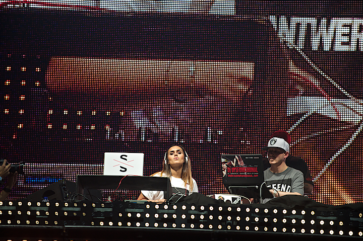 DJ Lady S @ Urbanice, picture 22, photographed by James Van Roosbroeck - FrontView Magazine